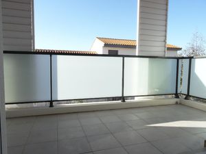 A CANOHES  UN APPARTEMENT TYPE 3  RECENT  AVEC TERRASSE ET P