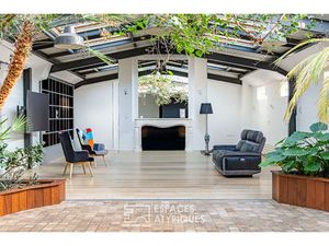 Maison-loft aux volumes exceptionnels  avec verrière et végétation intérieure
