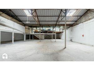 À vendre - Courbevoie Hôtel de Ville - Local commercial de 3 niveaux de 740 44 m² avec jar