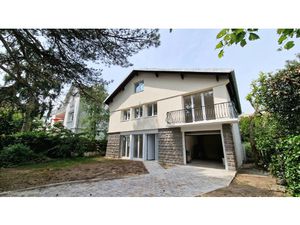 Maison - 6 chambres - Jardin