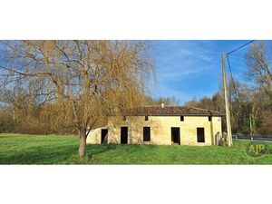 A rénover St Laurent d'Arce 4 pièces 171 m2