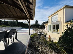 Maison contemporaine avec piscine