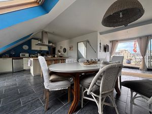 Immeuble face au célèbre Phare d'Eckmühl Local professionn