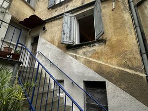 Appartement traversant 2 chambres  une cave.