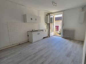 Appartement à louer 570 EUR par mois à Sarlat-La-Canéda (24)