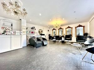 Charpennes - Murs commerciaux occupés - Loyer HC de 900€