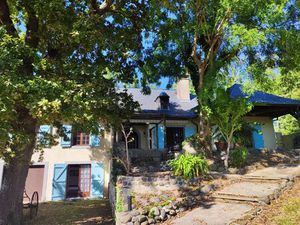 Maison de campagne avec vue imprenable sur les Pyrénées avec jardin et piscine