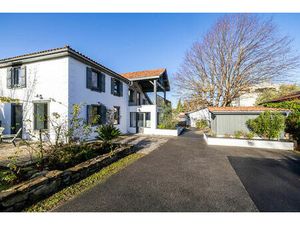 Magnifique maison et dépendance  201 m²   6 chbres  sur terrain 800 m²