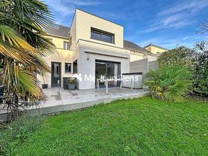 À moins de 10 minutes de Rennes et 10 minutes à pied du centre-ville de La Chapelle des Fo