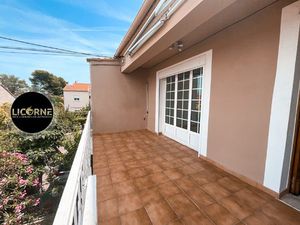 Haut de maison de 100m² à la location