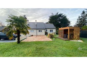 Maison de plain-pied sur terrain de 1243 m² 3 chambres   bureau  garage double.