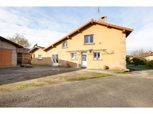 Maison à rénover avec fort potentiel  située dans un petit l