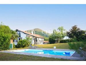 À vendre Ascain - Maison de caractère avec piscine au cœur du village