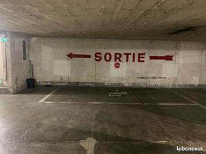 Place de parking RDC résidence sécurisée