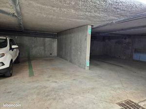 Place de parking en sous sol - Pringy