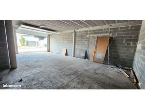 Location garage / box 80m²