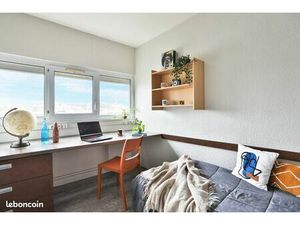 Chambre meublée avec salle d'eau individuelle