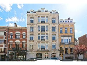 Rez-De-Chaussée à louer avec terrasse et jardin   Ixelles (VBD64260)