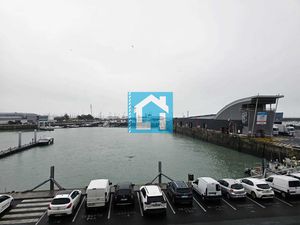 Front de mer  plein centre ville  proximité commerces  toute