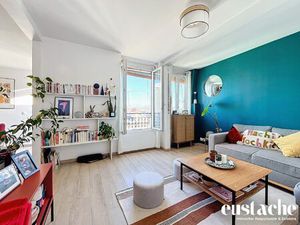 Charmant 2 pièces en dernier étage avec vue dégagée sur la T