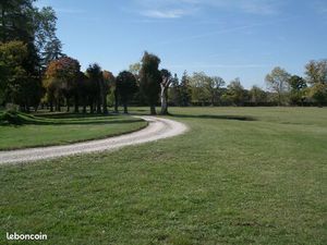 T2Bis dans parc château privé