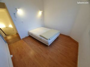 Petite maison avec exterieur meublé