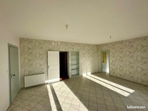Appartement`T3 Rdc au calme  avec cour et parking. Auray