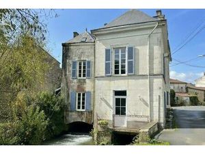 Ancien Moulin à Eau avec Potentiel de Développement