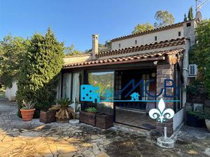 Villa à rénover sur terrain de 2360m2