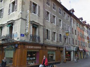 Au coeur de la vieille ville d'Annecy  plateau à rénover en T3