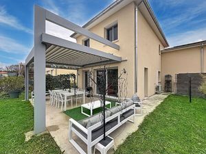 Maison Meximieux 5 pièce(s) 110 m2  3 chambres  bureau   garage  terrain