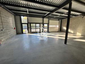 Basse Goulaine - Local d'activité 240 m² à vendre route de Cl