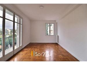 Grand type 2 avec balcon à Cimiez