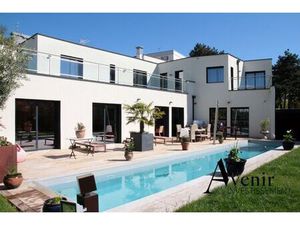 VAISE - MAISON MEUBLEE - 275m2 - PARKING - JARDIN - PISCINE