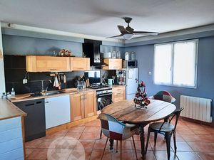 Maison de village 3 chambres avec garage et extérieur