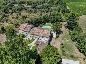 Vente Maison de luxe Saint-Didier 14 Pièces 490 m² <meta name="description" content="Sothe