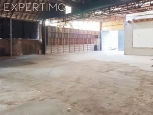 Entrepôt de stockage de 350 m2 à louer sur Lardy à 5 mns de