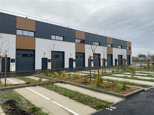 Location local d'activités GRADIGNAN 2 443 m²