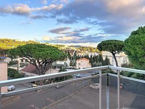 Studio Cabine Rénové Vue Collines À Vendre Clé En Main À Cavalaire Sur Mer - Golfe De...