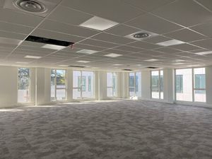 Location Local Professionnel 3 957m²