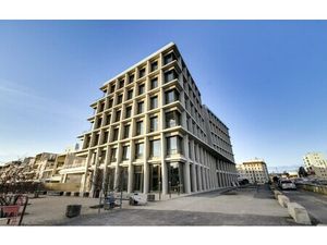 Location Local Professionnel 1 693m²