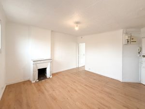 À Vendre T2 entièrement rénové 34 50 m2 Boulevard Chave (13