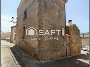 Maison au centre du village.