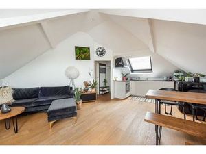 Licht hoekappartement in hartje Zurenborg