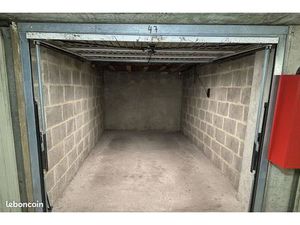 Vends Garage souterrain 63 boulevard la fontaine Hautepierre
