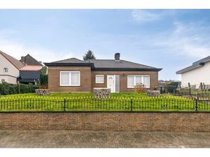 Op te frissen bungalow gelegen in het landelijke Meldert