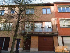 Eengezinswoning met garage en tuin