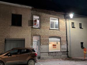 Herenhuis te koop met zuidwest gerichte tuin en parkeerplaats. Vernieuwd dak  nieuwe elekt