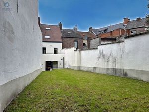 Prachtig gerenoveerde herenwoning met 5 slpks  2 badkamers en tuin in het hart van Geraard