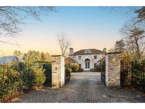 Riante villa op toplocatie in het groen met privé-bos